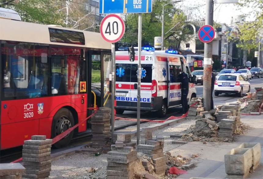 Naglo zakočio: 5 osoba povrijeđeno