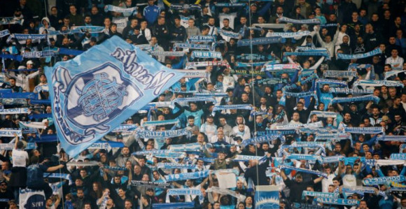 Poruke na Velodromu: Bježite dok još ima vremena!
