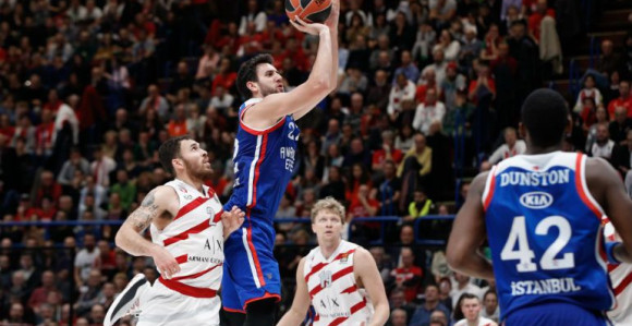 EL - RASPLET: Džejms odveo Armani na dno!