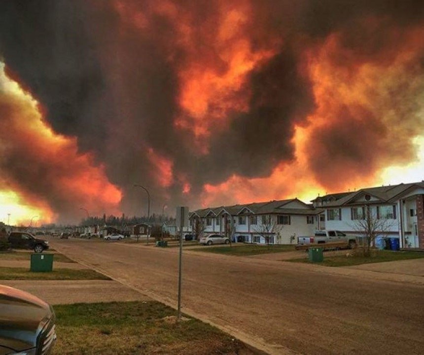 Незапамћена паника због пожара у Канади
