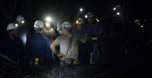 "Da li ćete nas odvesti u ponor i glad"