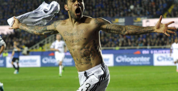 To nije bek, to je fudbalski Tom Brejdi! 