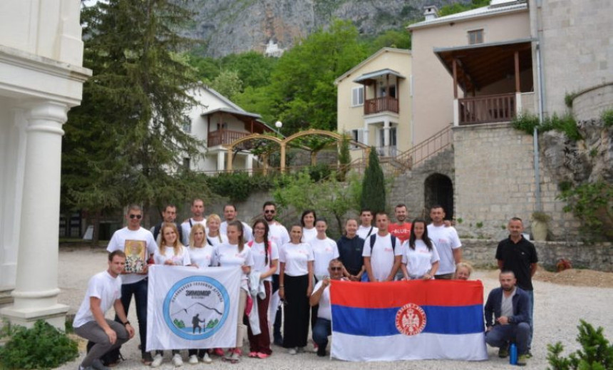 Pješke do manastira Ostrog