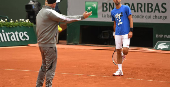 Video - Novak pred finale: Sten, Miki Maus, skakutanje...!