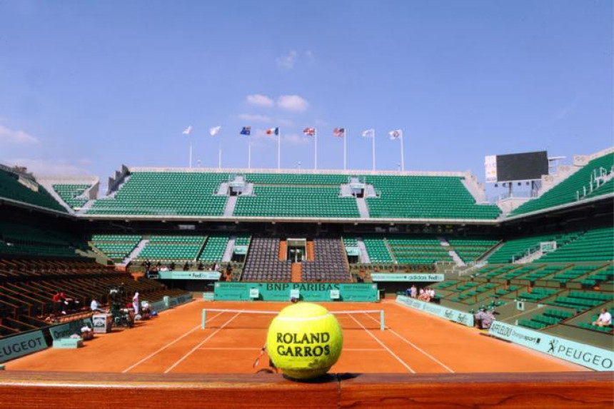 RG: Ispao Izner, Nadal "melje", Monfis na Vavrinku!