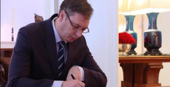 Vučić pisao kraljici Elizabeti