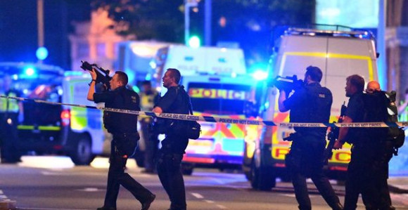 Pedeset hitaca na napadače