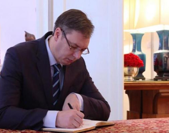 Vučić pisao kraljici Elizabeti