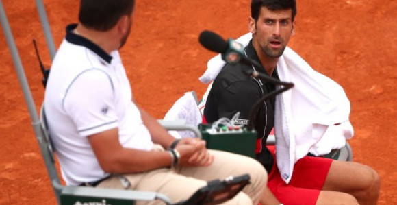 Novak u raspravi sa sudijom...!