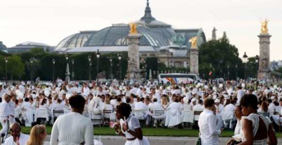 Večera u bijelom u Parizu