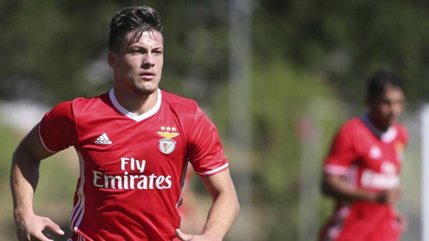 Benfiki upala sekira u med!