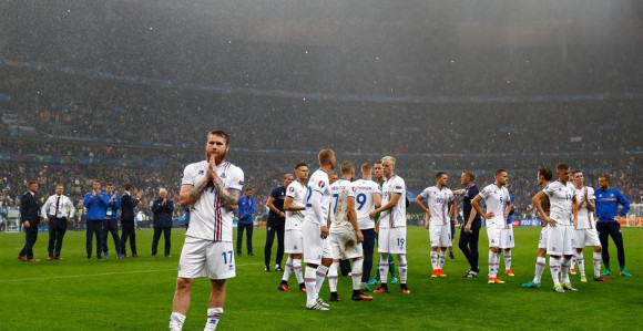 Valjda ih neće gađati jajima!