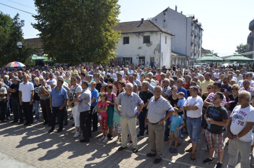 Протест због цијене малина