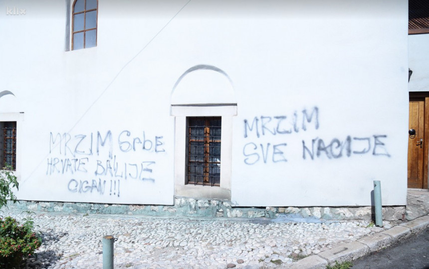 "Mrzim Srbe, Hrvate, Balije..." - na džamiji
