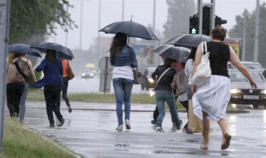 Sutra zahlađenje sa kišom i pljuskovima 