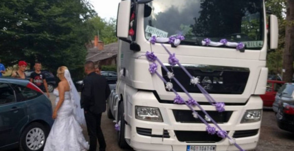 Na svoju svadbu došao kamionom