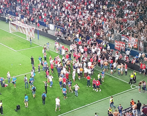 Kako UEFA kažnjava zbog utrčavanja navijača na teren?