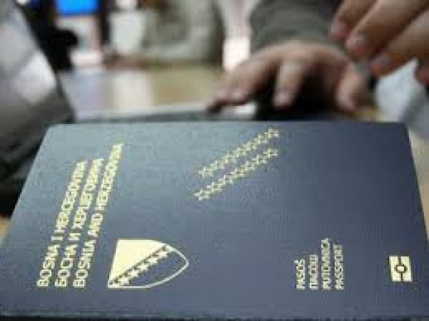 Продавали лажне пасоше за 10.000 евра