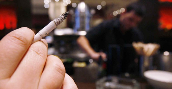 Bez pušenja na poslu, u zatvorenom, u autu