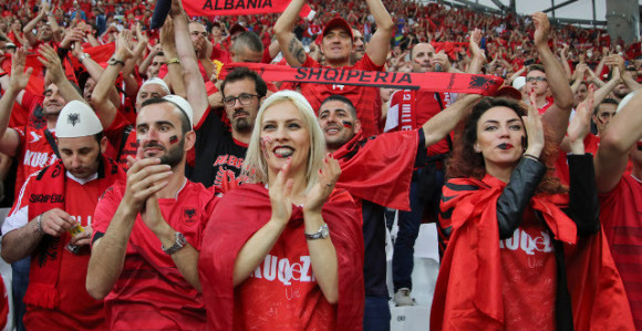 FIFA kaznila Albaniju zbog divljanja navijača!