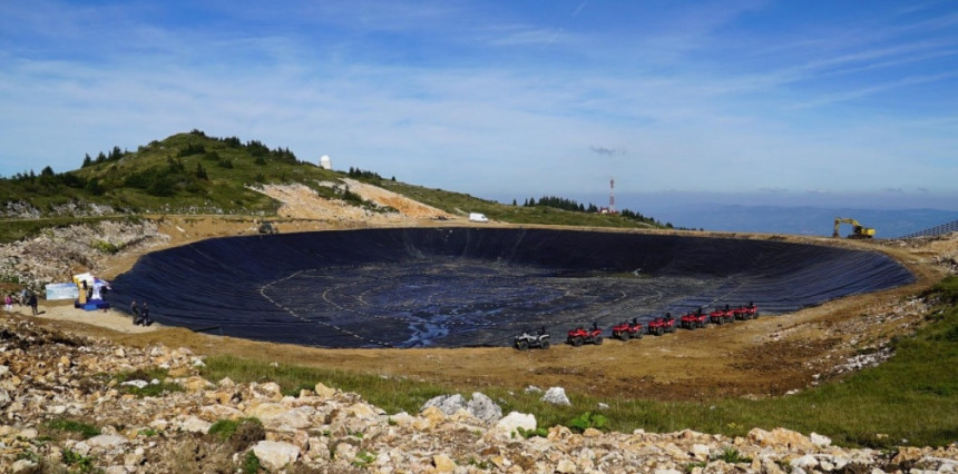 Гдје је вода из вјештачког језера?