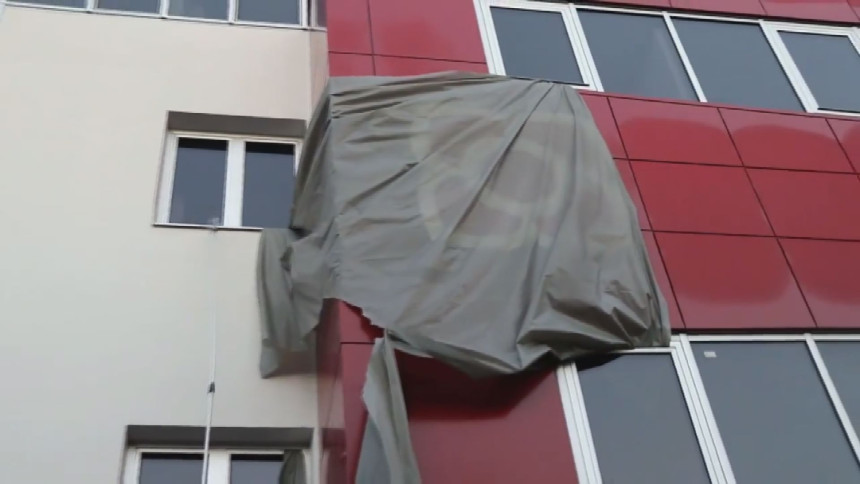 Ко се то крије испод најлона?