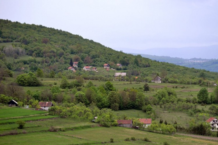 Jednog komšiju ubila struja, drugi umro u šumi