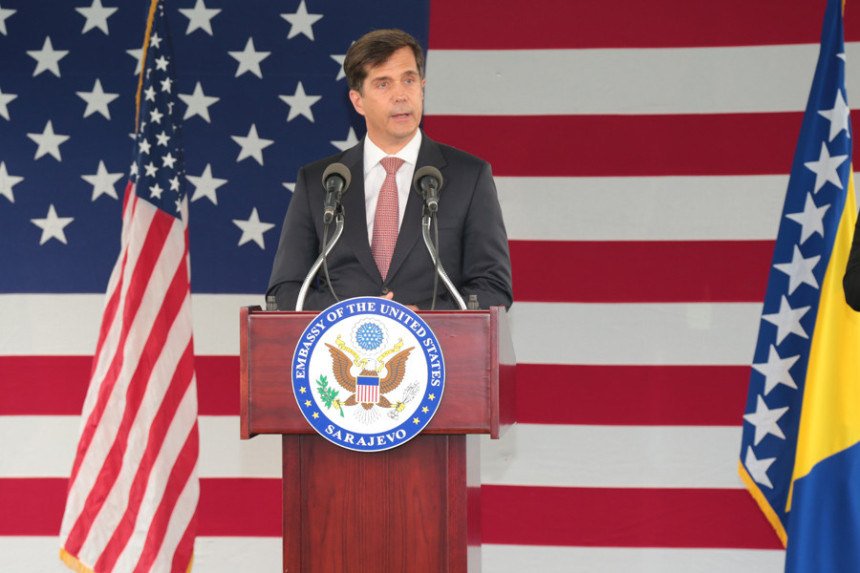 Zbog narušavanja Dejtona Dodik još pod sankcijama