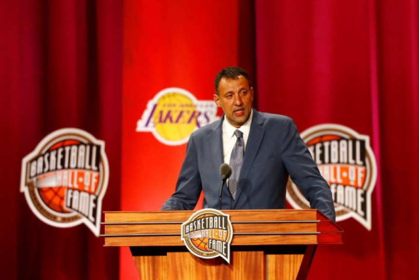 Divac na svečanoj večeri krišom gledao Partizan!