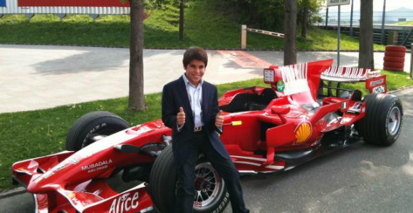 Ko je mladi milijarder u bolidu Formule 1?!