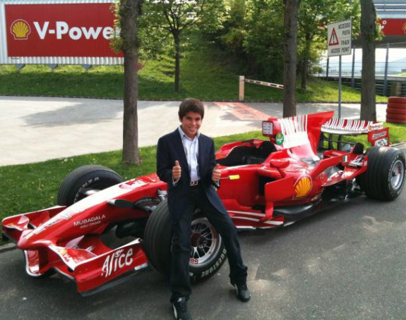 Ko je mladi milijarder u bolidu Formule 1?!