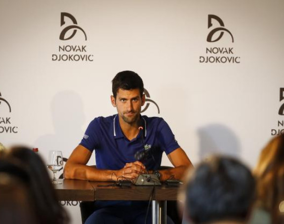 "Novak nije ni tenirao, igra samo lijevom rukom"!