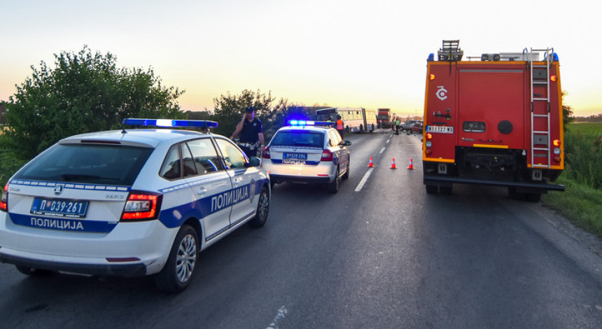 Teška nesreća kod Novog Sada, poginuo muškarac