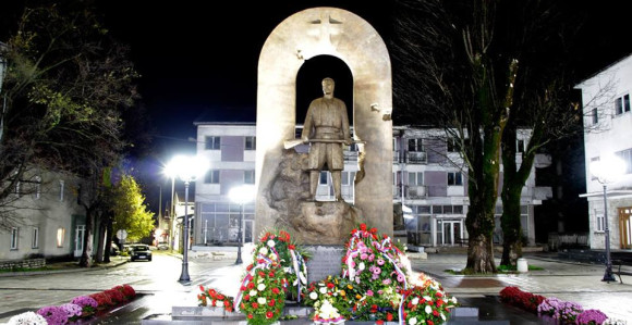 Nevesinje: Ne kaljajte svetost Mitrovdana! (video)