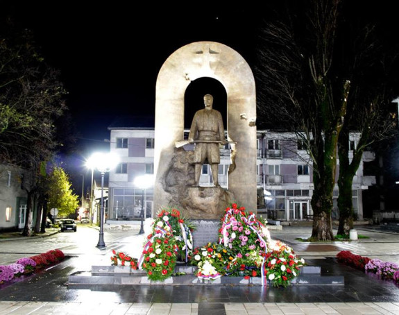 Nevesinje: Ne kaljajte svetost Mitrovdana! (video)