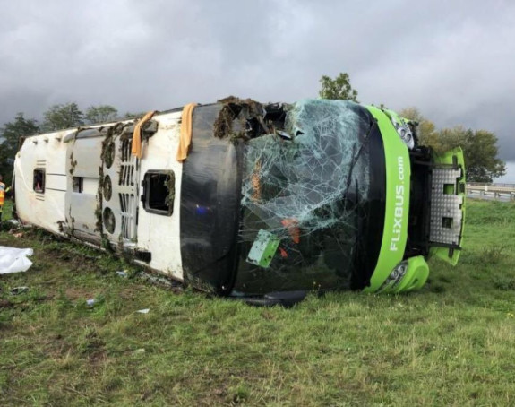 U Francuskoj se prevrnuo autobus, 33 povrijeđeno
