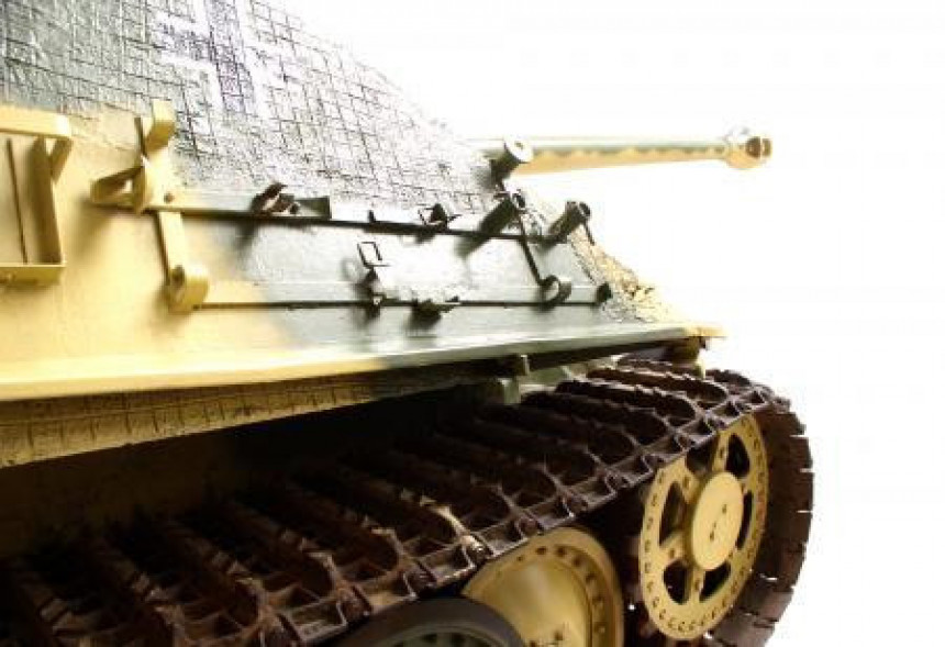 Њемачки тенкови заобишли препреку