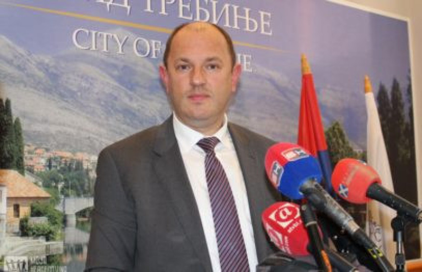 Петровић дијели лекције новинарима