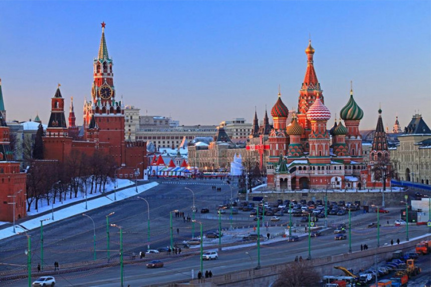 Kremlj: Putin ne prima naređenja