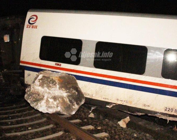 Stijena uzrok iskakanju voza