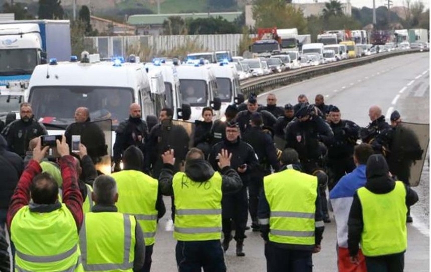 Premijer najavio suspenziju odluke