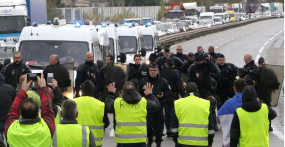 Premijer najavio suspenziju odluke