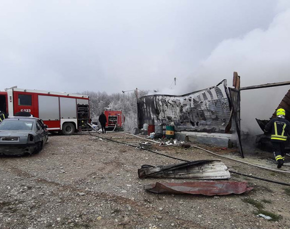 Izgorjela hala auto-otpada u Banjaluci