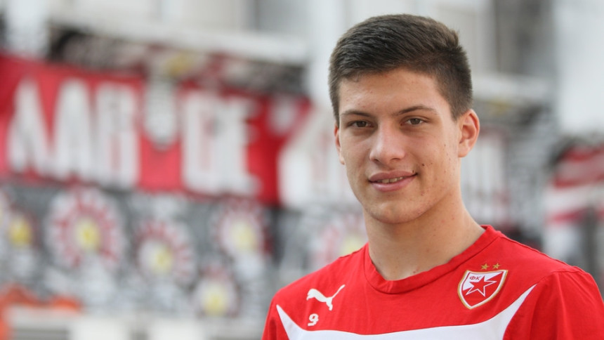 Ljudi, šta je ovo?! Opet neko nekoga...?! Luka Jović je fudbaler Apolona?!