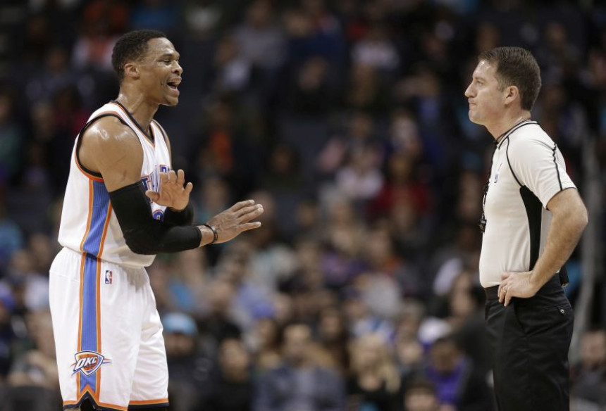 Video: Vestbruk pogodio... sudiju u glavu!