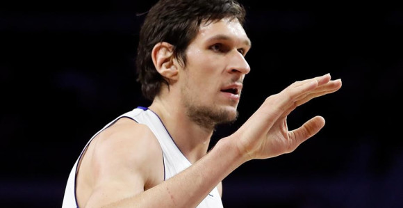 Bobi prikovan za klupu, a ispred je Barklija, Šeka…!