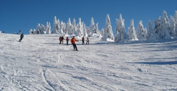 Снијег блокирао скијашке центре