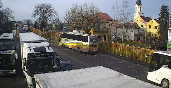 Višesatne gužve na prelazima