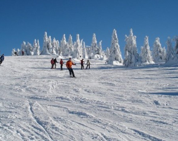 Snijeg blokirao skijaške centre