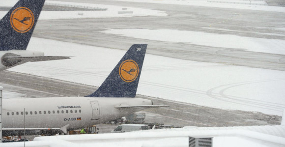 Zbog snijega otkazani letovi